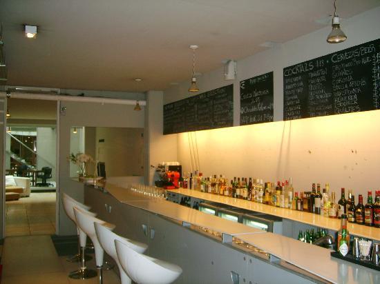 CE Design Club Lounge Bar